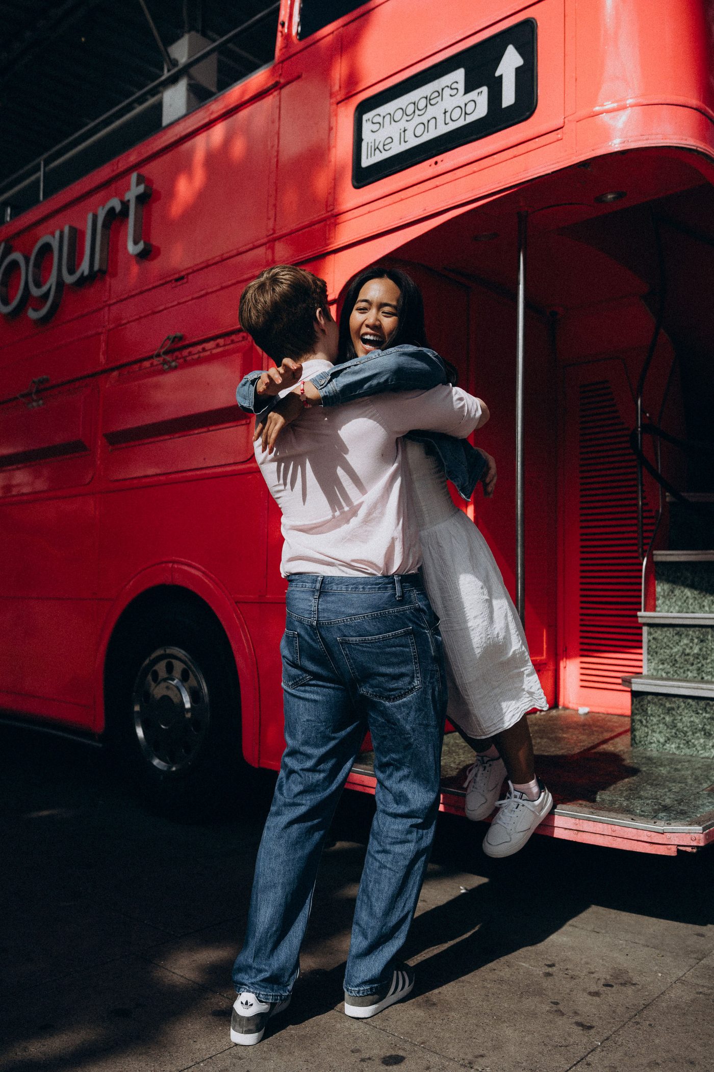 Couple photography beside a London bus